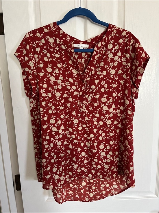 Monday Fun Tops - Women's Floral Split-Neck Blouse in Red and Cream